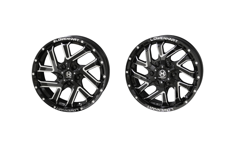 左から：17inch 7.0J 5hole / 17inch 6.5J 6hole グロスブラック×ミリング